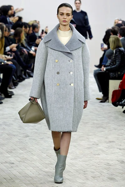 Look 15